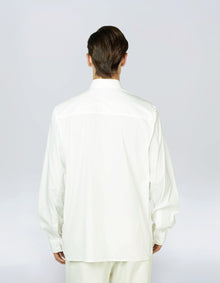 CAMICIA CON CHIUSURA A TRIANGOLO