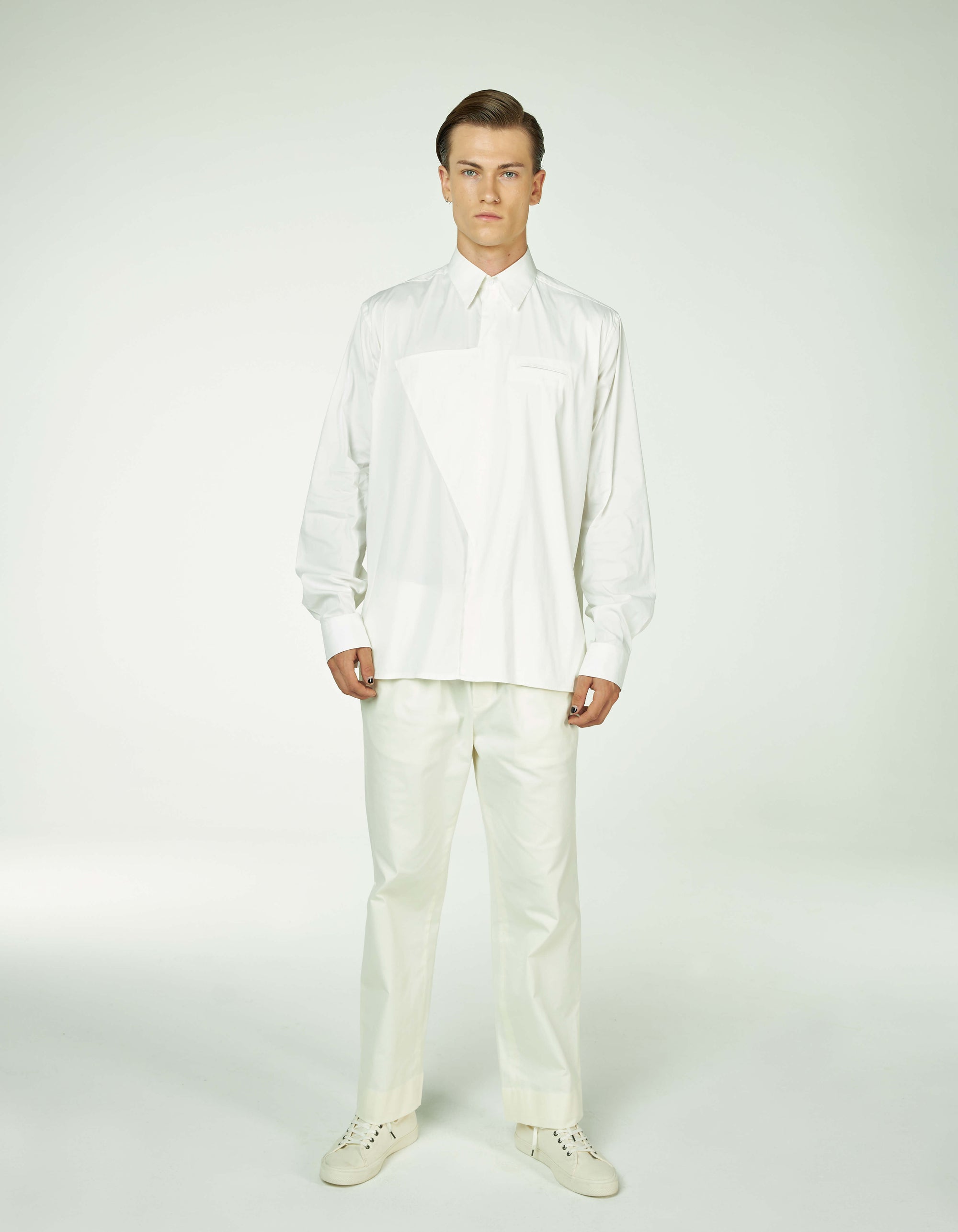 CHEMISE À FERMETURE TRIANGULAIRE