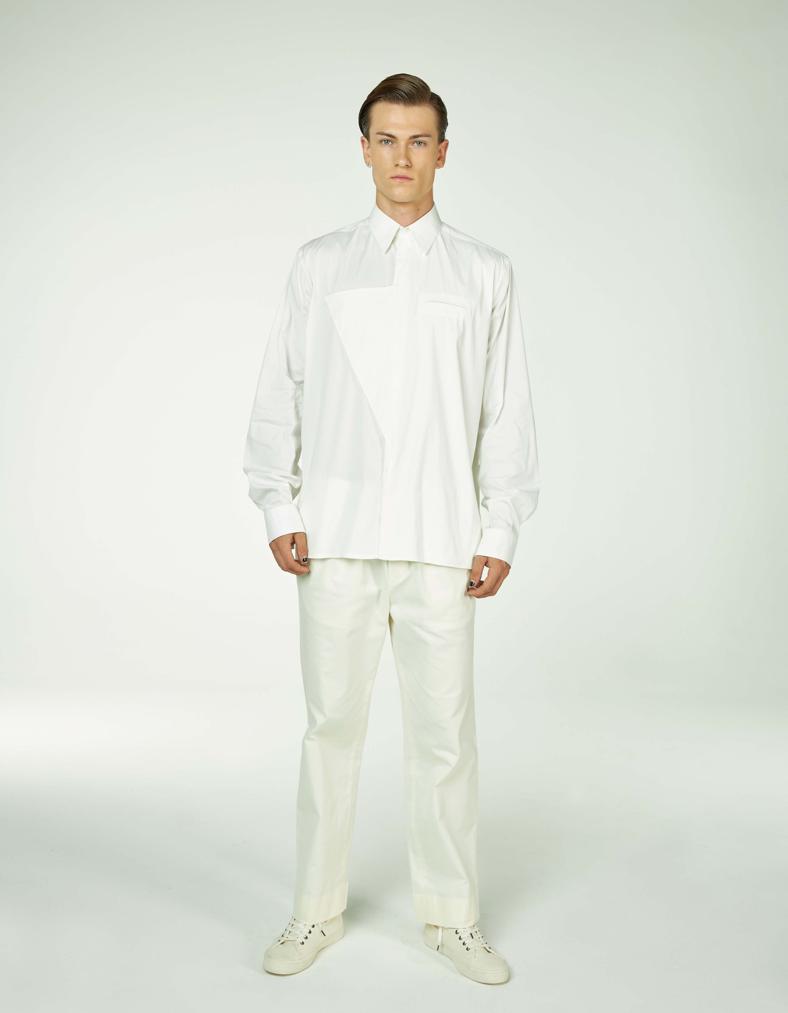 CHEMISE À FERMETURE TRIANGULAIRE