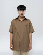CHEMISE À MANCHES COURTES AVEC FERMETURE TRIANGULAIRE