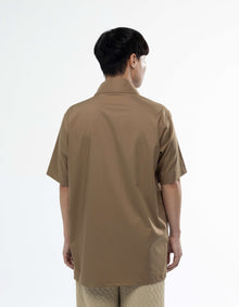 CHEMISE À MANCHES COURTES AVEC FERMETURE TRIANGULAIRE