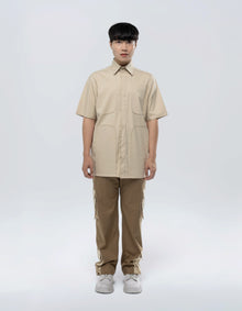 CAMICIA A MANICHE CORTE CON PANNELLO A U