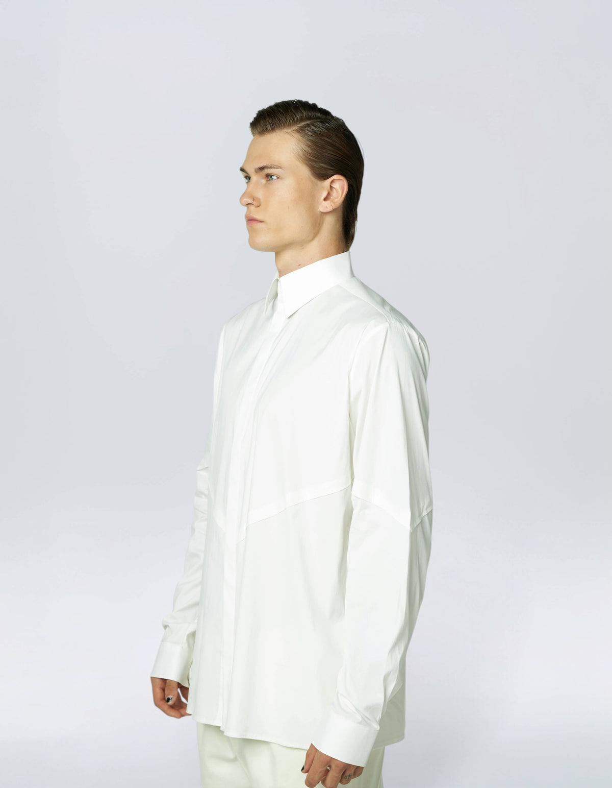 CHEMISE À POINTES EN V