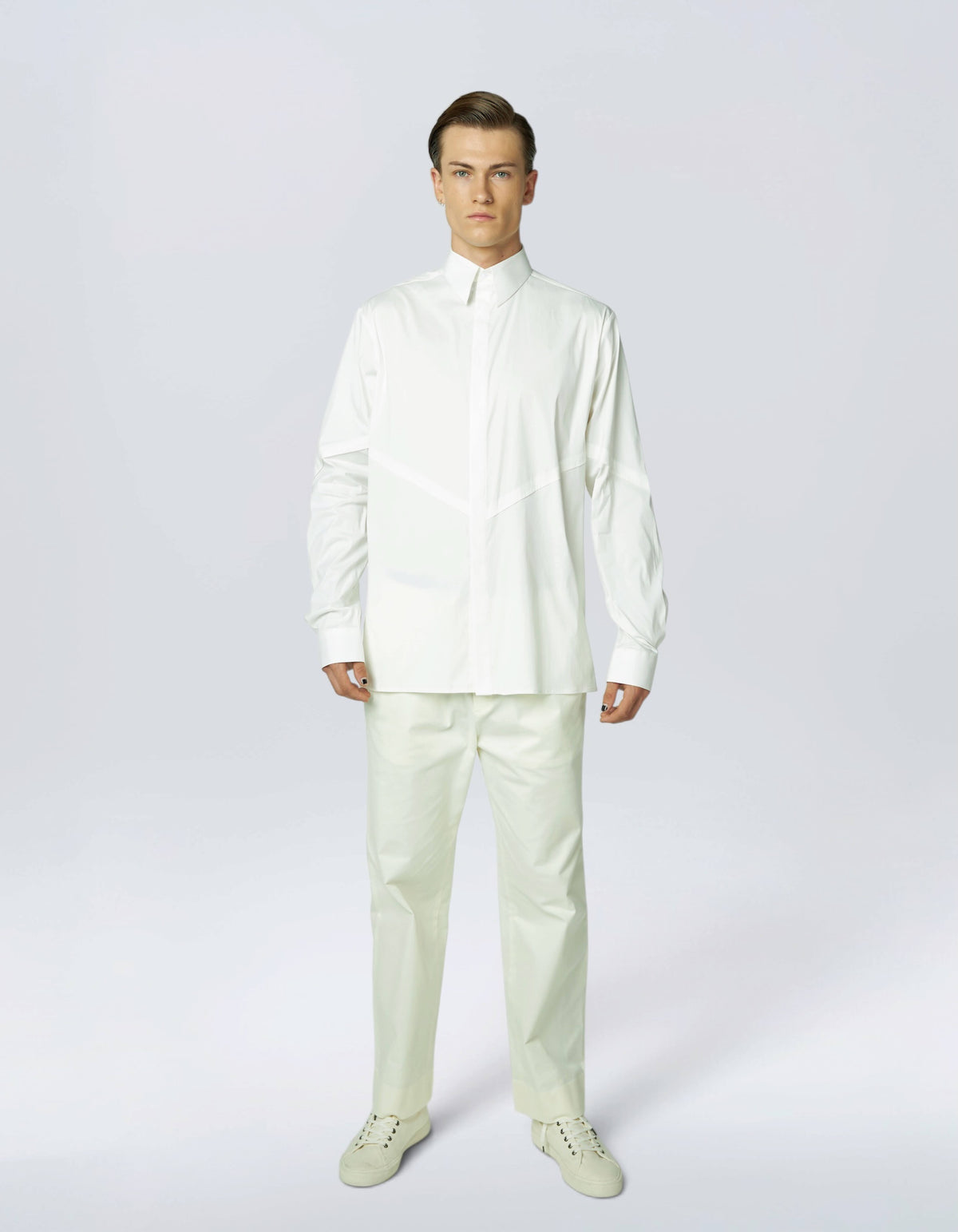 CHEMISE À POINTES EN V