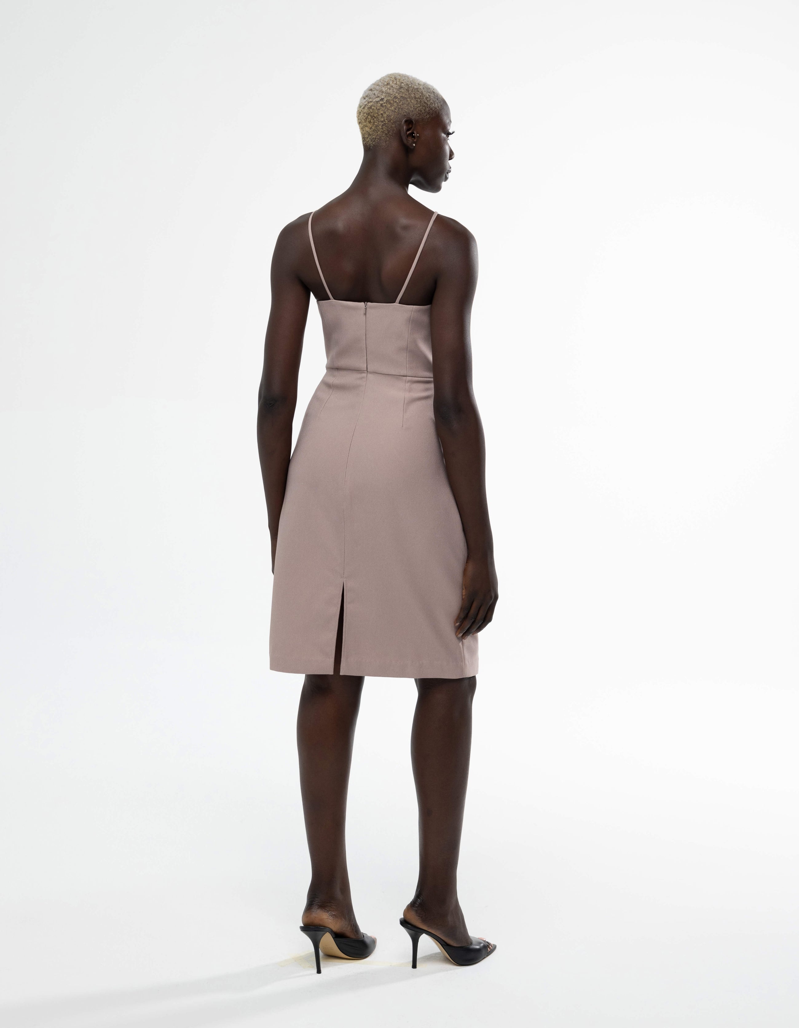ROBE MIDI À BRETELLES EN V