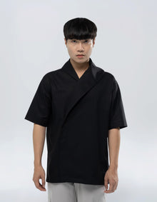CAMICIA A MANICHE CORTE CON COLLO AVVOLGENTE
