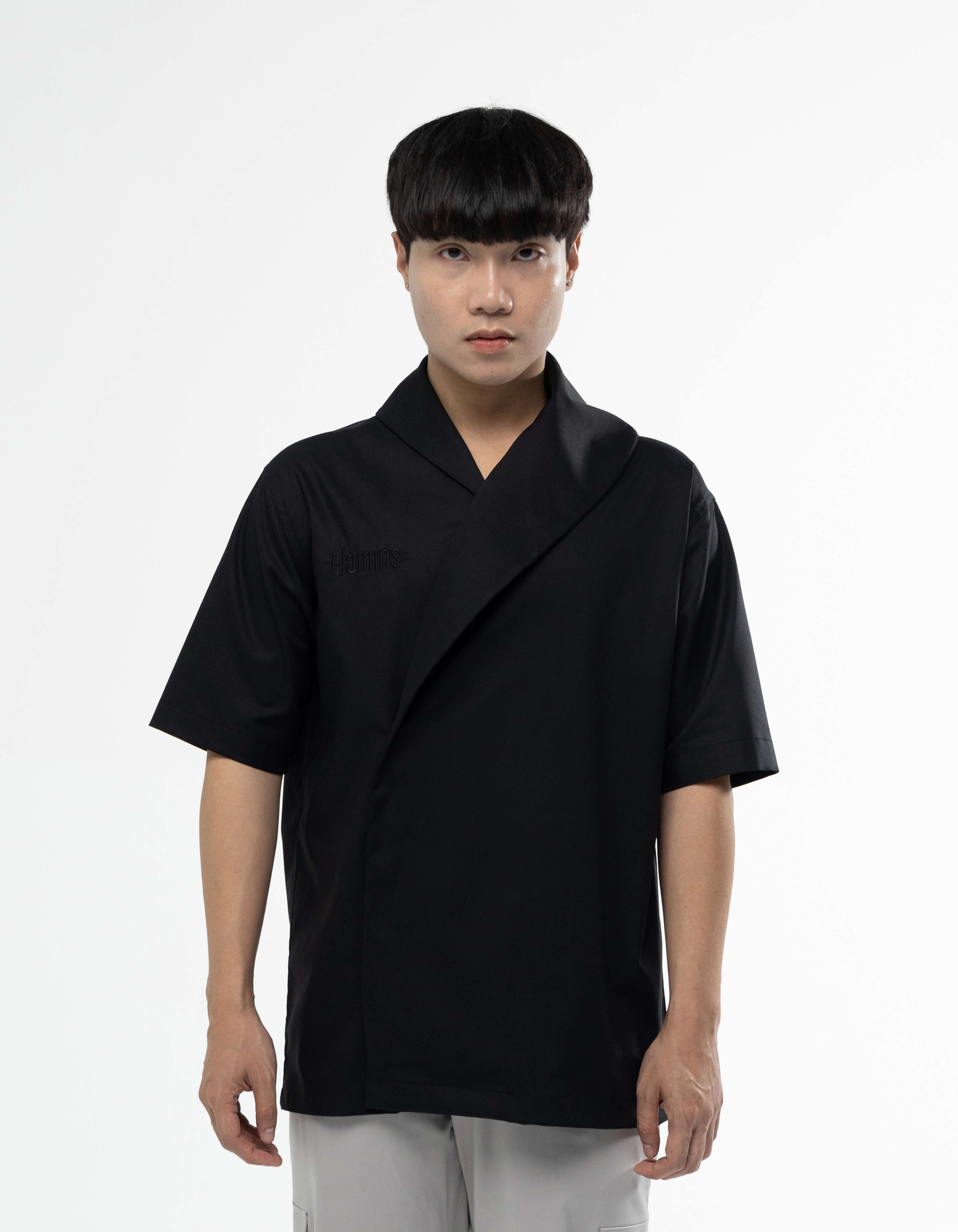 CHEMISE À MANCHES COURTES À COL COURT
