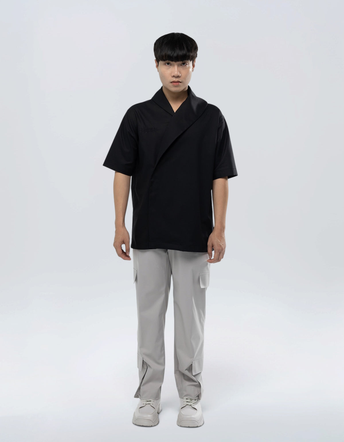 CAMICIA A MANICHE CORTE CON COLLO AVVOLGENTE